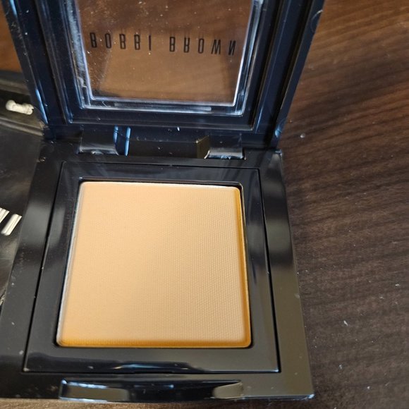 Bobbi Brown Eye Shadow in Camel (NIB) - Picture 2 of 6